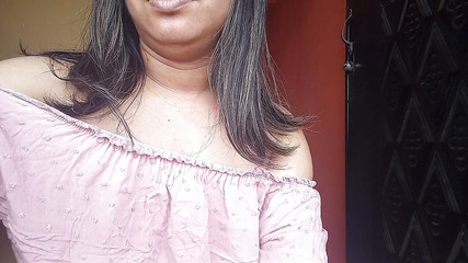 Neighbor!! She Peeks Outside the House so That the Neighbors Can See Her Juicy Pussy Very Hot She Masturbates