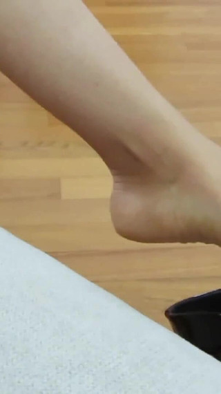 Hard Tap Toe in High Heels and Miniskirt. Ignoring Fetish